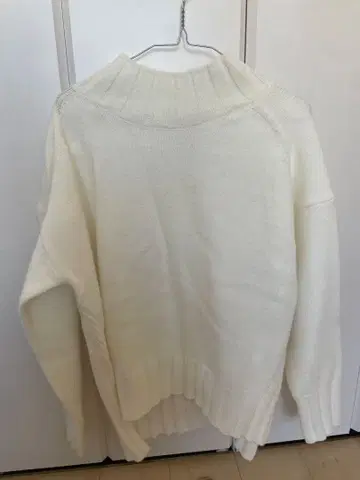 오버 사이즈 하이넥 니트