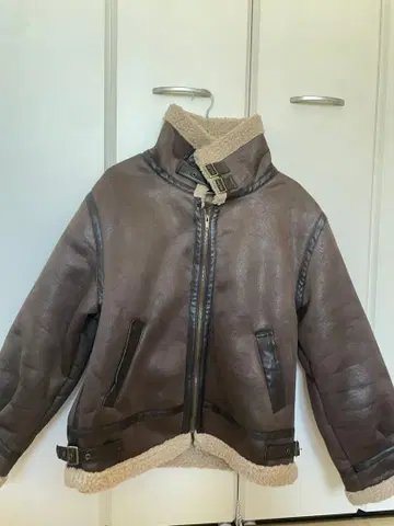 브라운 가죽 무스탕 코트