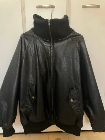 블랙 가죽 자켓 하이넥