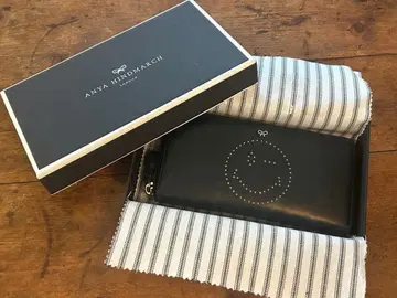 [ Anya Hindmarch ] 스마일리 라운드 지퍼 장지갑 블랙