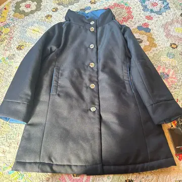 미사용 새상품 택 포함 스탠드 카라의 모던 배색 솜 코트