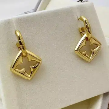 [새상품] 골드 플라워 모티브 귀걸이