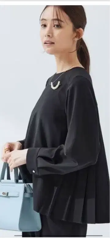 그린 라벨 릴랙싱 파우더 플리츠 블라우스