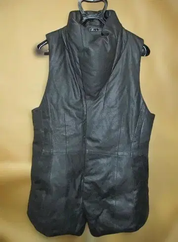 JULIUS 블랙 슬리브리스 다운 베스트 율리우스 라무 가죽 블랙 3