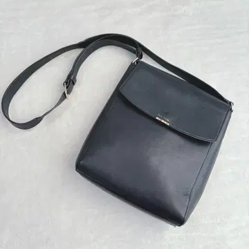 [ 새상품급 ] 폴스미스 숄더백 다크 네이비 멀티 스트라이프 가죽