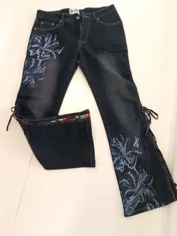 goul 자수 장식 다크 데님 부츠컷 팬츠