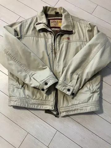 Abercrombie 베이지 점퍼