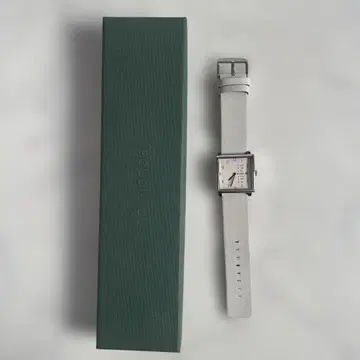 no Monday 손목시계