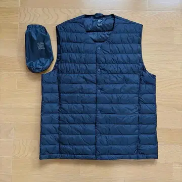 [미사용] 울트라 라이트 다운 컴팩트 베스트 남성용 L 사이즈 네이비