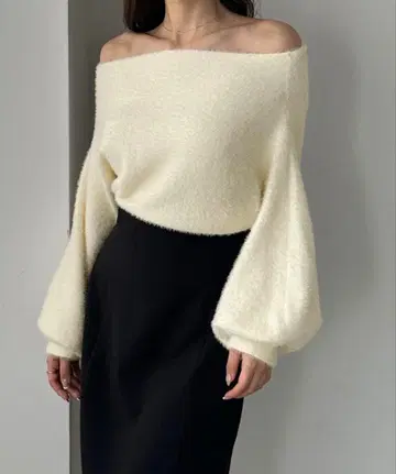 Louere 오프숄더 샤기 니트 아이보리 L
