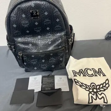 MCM 스터드 장식 블랙 백팩