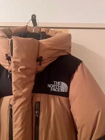 THE NORTH FACE 후드 부착 다운 자켓 베이지