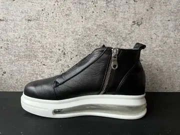 블랙 가죽 하이컷 스니커즈