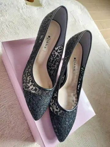 DIANA 블랙 레이스 펌프스 중간 힐