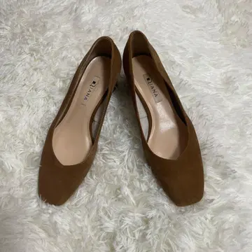 DIANA 브라운 스퀘어토 펌프스