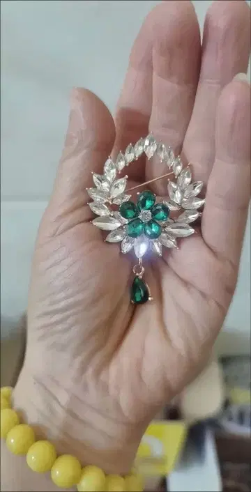 에메랄드 그린 꽃 디자인 브로치