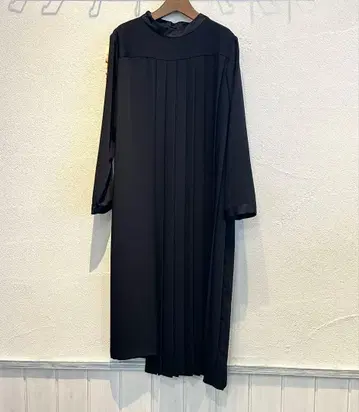 WHYTO 플리츠 비대칭 원피스