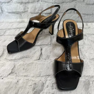 TRUSSARDI (트루사르디)의 블랙 가죽 T스트랩 샌들 23