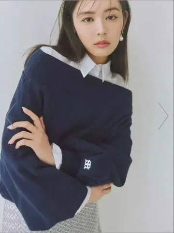 SNIDEL 원숄더 로고 맨투맨 네이비