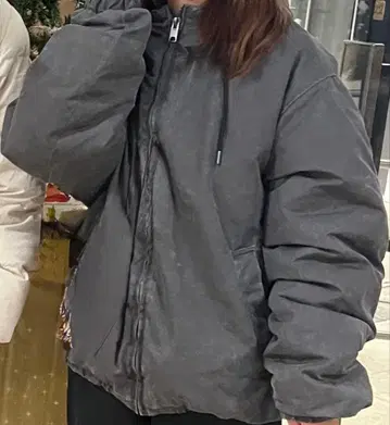 후드 부착 그레이 다운 자켓 아우터