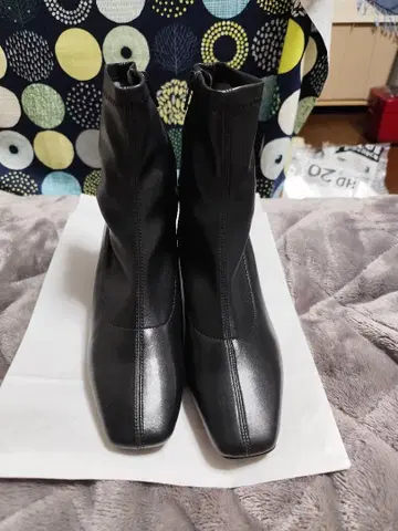 GU 블랙 스퀘어토 부티