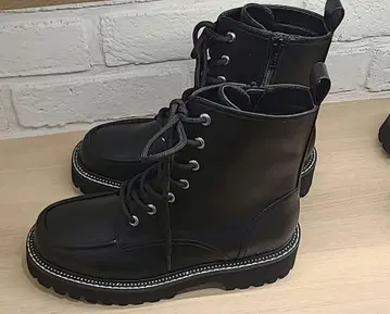 큐빅 블랙 레이스업 부츠