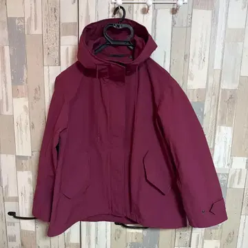 후드 부착 버건디 자켓