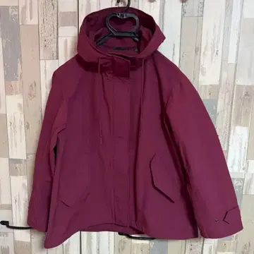 후드 부착 버건디 자켓