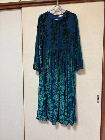 벨로아 소재 백리본 원피스