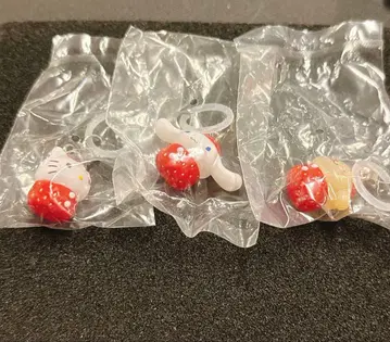 산리오 캐릭터즈 딸기 메지루시 액세서리 키티 시나모롤 푸딩