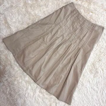 고급 베이지 턱 플레어 스커트 깔끔한 출퇴근 지안니 로 주디체