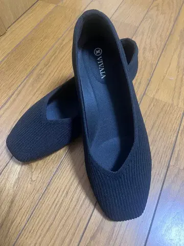 VIVALA 블랙 플랫슈즈 사이즈 39.5