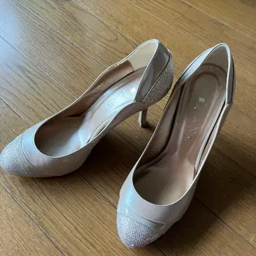 DIANA 베이지 라운드토 하이힐 23.5cm