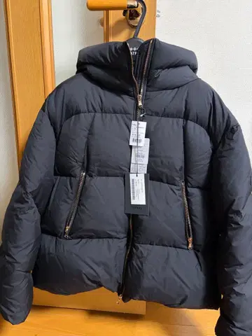 타트라스 후드 부착 블랙 다운 자켓