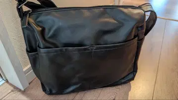 블랙 합성 피혁 숄더백