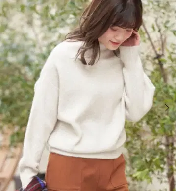 르쿠르 블랑 폭스 혼방 보트넥 풀오버 베이지