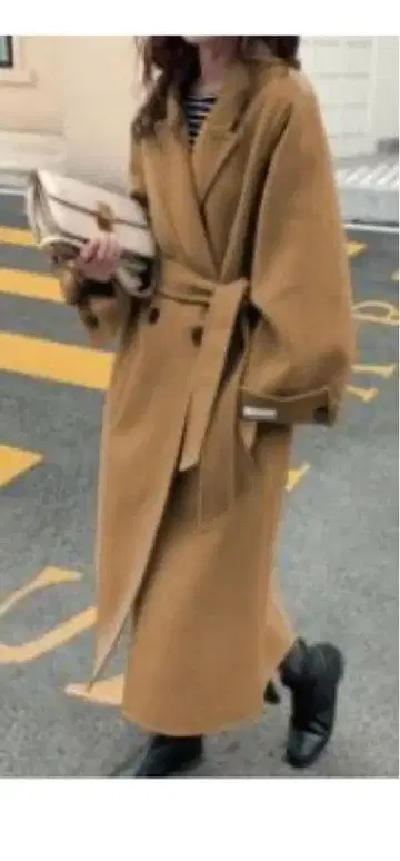 새상품급 카멜색 더블 체스터 코트 벨트 포함