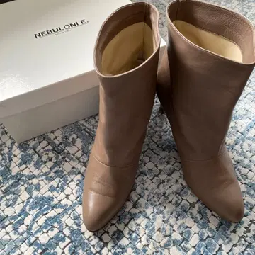 NEBULONIE 베이지 숏부츠 투모로우랜드