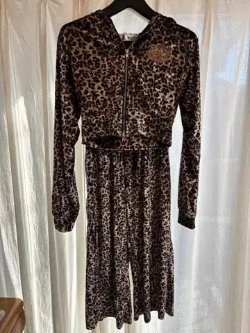 헬로키티 위고 콜라보 레오파드 무늬 후드 부착 저지 셋업