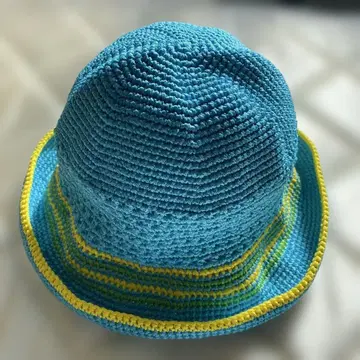 파랑과 옐로우 컬러 스트라이프 니트 햇