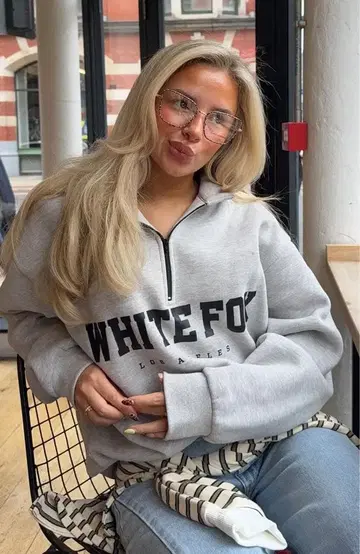 White Fox 하이 스탠다드 지퍼 프론트 스웨터