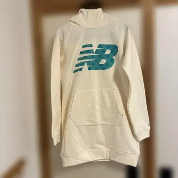 뉴발란스 후드 부착 후드티 크림