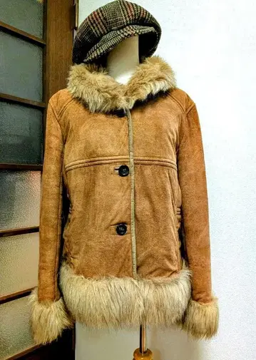 페이크 무스탕 코트