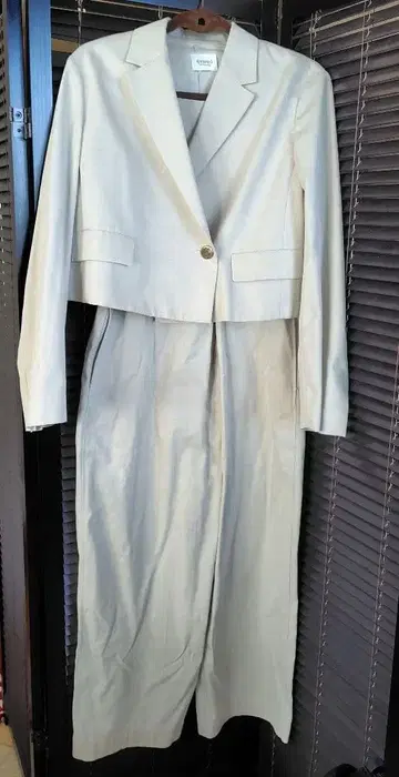 연말 세일 emmi 베이지 셋업