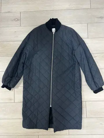 다크 그레이 퀼팅 롱 자켓