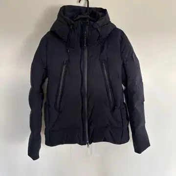 새상품급 데상트 올테라인 미즈사와 다운 자켓 마운테니어 네이비 L