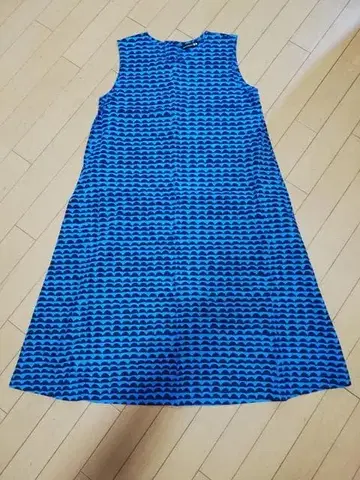 M 사이즈 새상품급 유니클로 마리메꼬 콜라보 원피스 블루 카모메 패턴