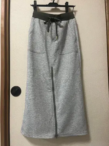 새상품급 risley 리즈레이 웨트 롱 스커트 그레이 x 카키