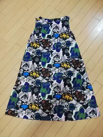 M 사이즈 새상품급 유니클로 마리메꼬 콜라보 원피스 핑크 꽃 패턴