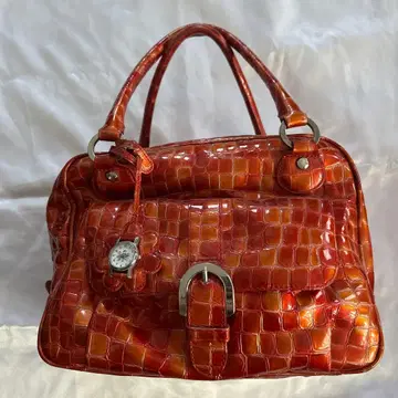 코코 피오레 보스턴형 백 악어 엠보싱 레드 계열 핸드백